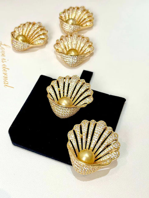 Shell Gold Pearl Brooch